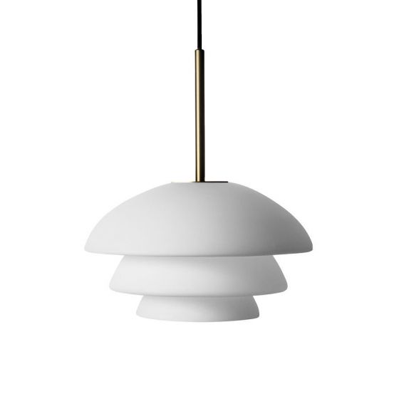 Arkivlampe 4006 small fra Hadeland Glassverk i hvit matt med messing oppheng