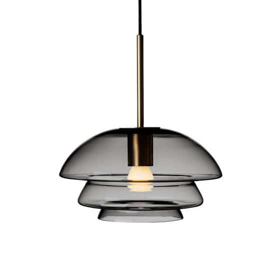 Arkivlampe 4006 small fra Hadeland Glassverk i røkgrå med messing oppheng