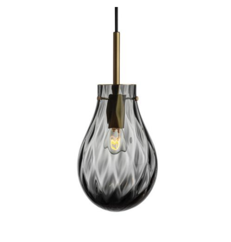 Dråpe lampe med mønster Dobbeltoptikk størrelse liten farge mørk røkgrå med messing oppheng fra Hadeland Glassverk