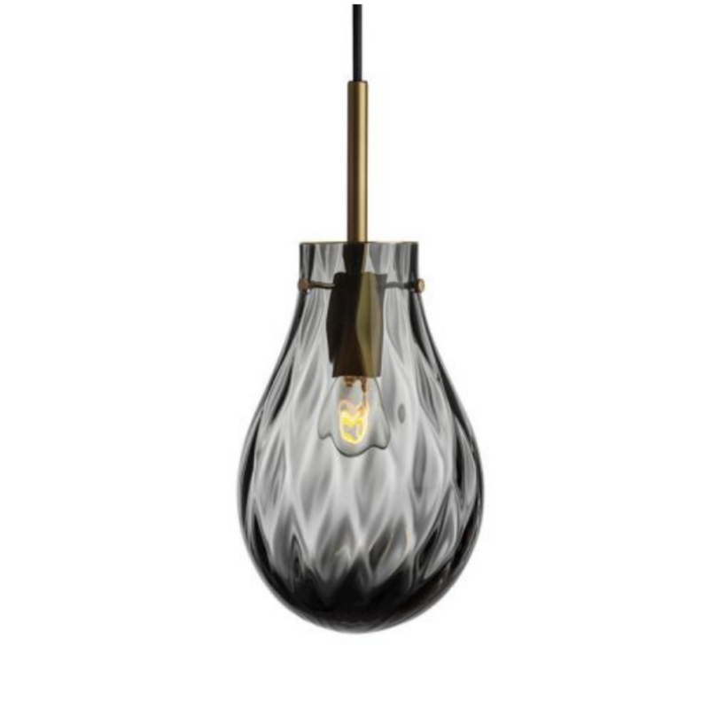 Dråpe lampe med mønster Dobbeltoptikk størrelse liten farge mørk røkgrå med messing oppheng fra Hadeland Glassverk