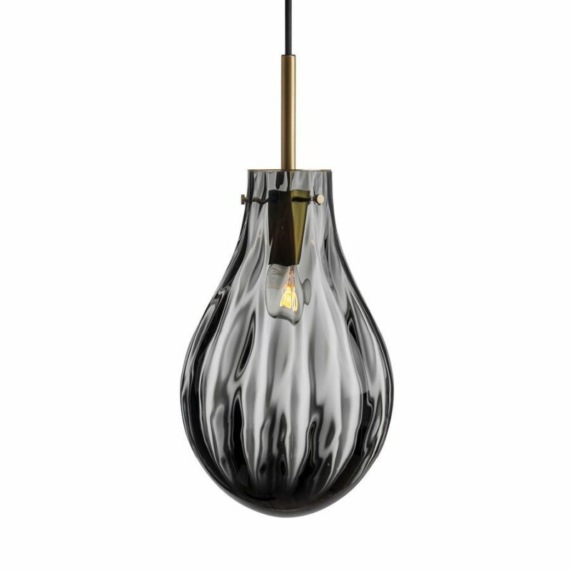 Dråpe lampe med mønster Dobbeltoptikk størrelse stor farge mørk røkgrå med messing oppheng fra Hadeland Glassverk