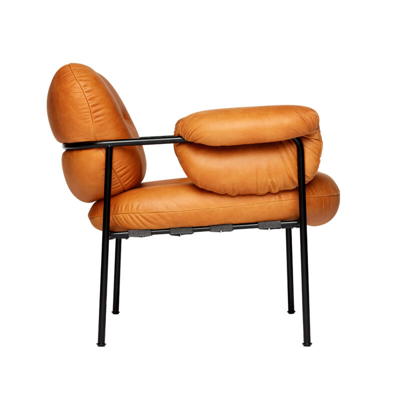 Bollo lenestol i Vintage Cognac med Matte Black Ral 9005 bein fra Fogia