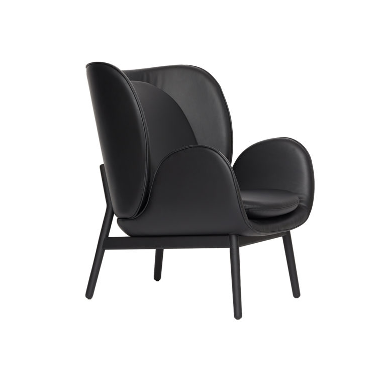 Embrace lenestol i Elmsoft Black fra Fogia