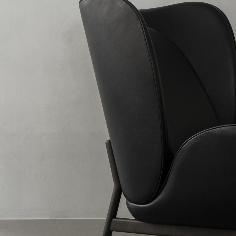 Embrace lenestol i Elmsoft Black fra Fogia-detalj1