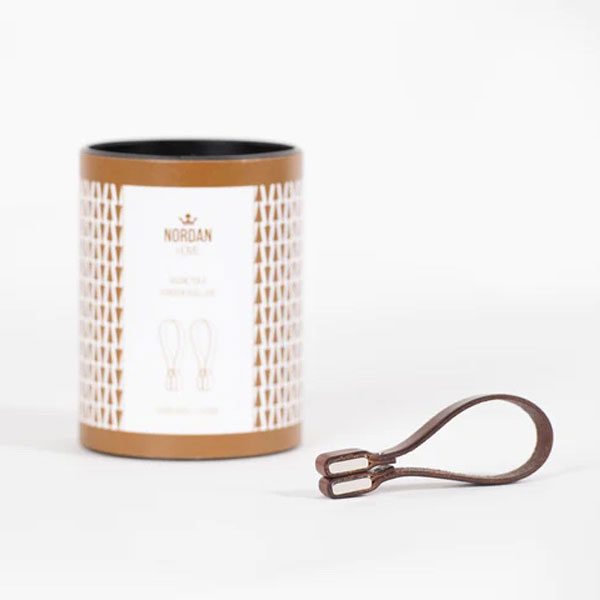 Magnetisk håndkleholder | 2-pakk fra Nordan Home, produktbilde av magnestisk håndkleholder i brun