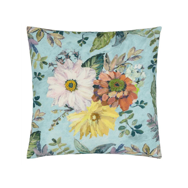 Glynde Eau de Nil pute fra Designers Guild, produktbilde av pute med blomsterprint