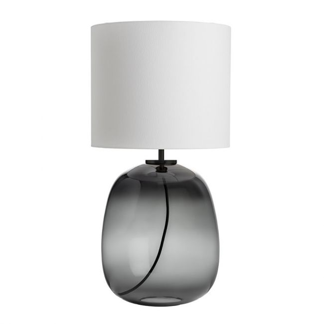 Austra Bordlampe | Røkgrå / hvit fra Hdeland Glassverk, produktbilde av bordlampe med røkgrå glassfot og hvit lampeskjerm