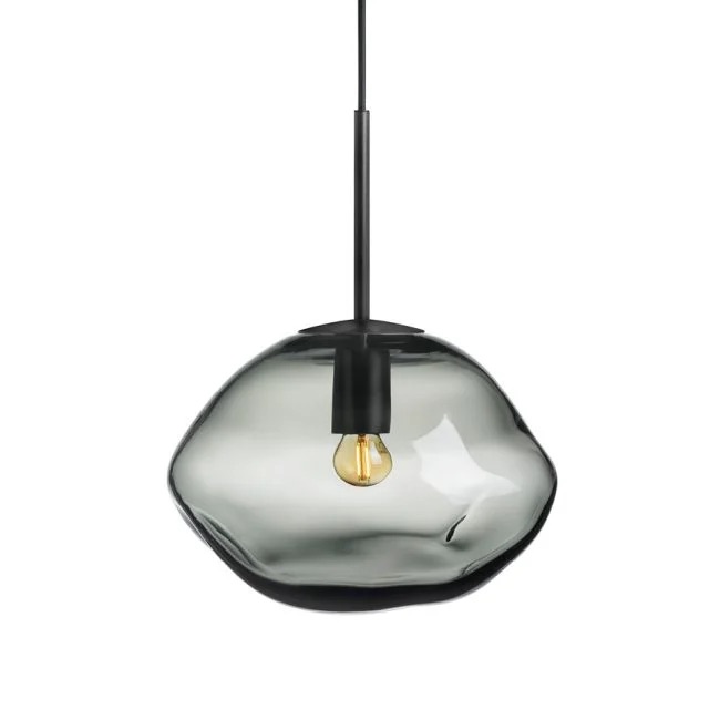 Crystal Stone | Røkgrå fra Hadeland Glassverk, produktbilde av lampe i størrelsen 300 mm med sort metall