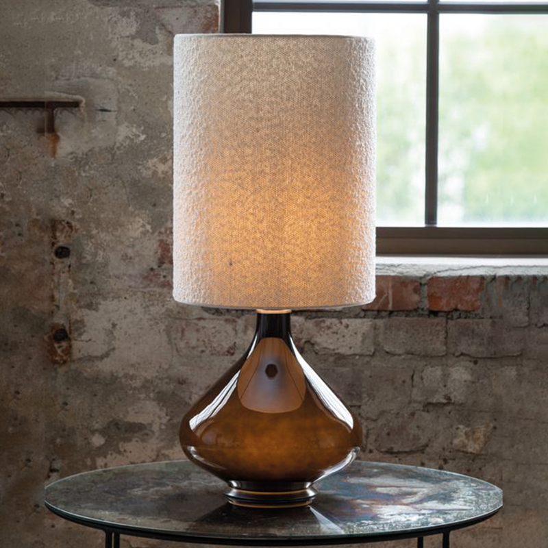 Flavia-Negra-Mini-bordlampe-med-Ascot-Beige-lampeskjerm-et-hjem-påskrudd