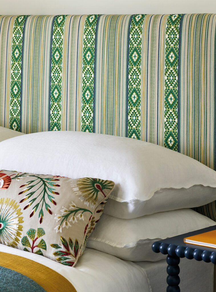 Møbeltapetserer-et hjem-jane churchill-tekstil Headboard- Javalli Stipe, green J0232-01