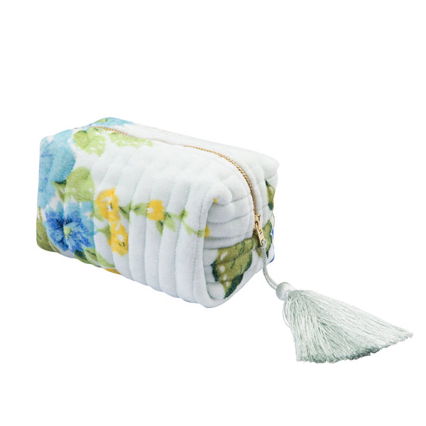 Toalettmappe-stor,-blue-florals,-bytimo