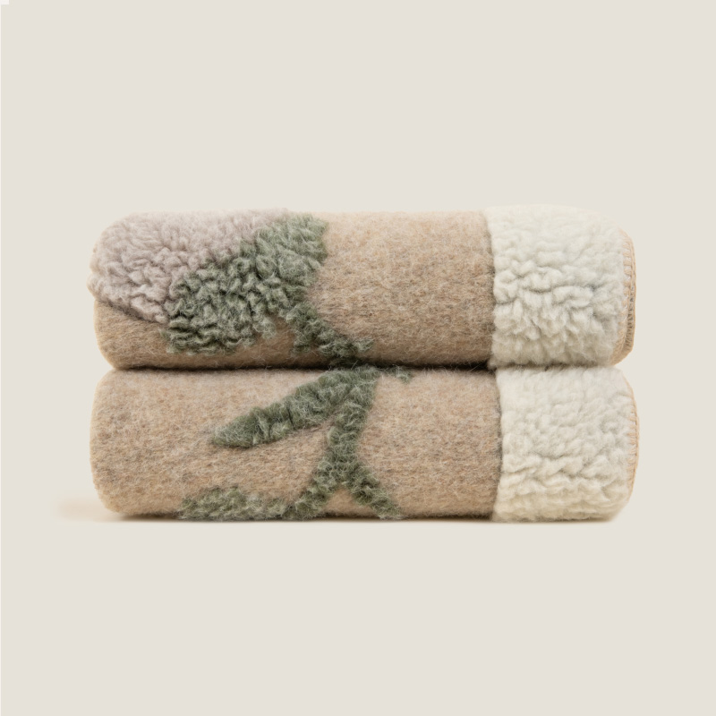 FANE WHITE pledd fra frati home-tekstil-ullpledd-et hjem-produktbilde-1