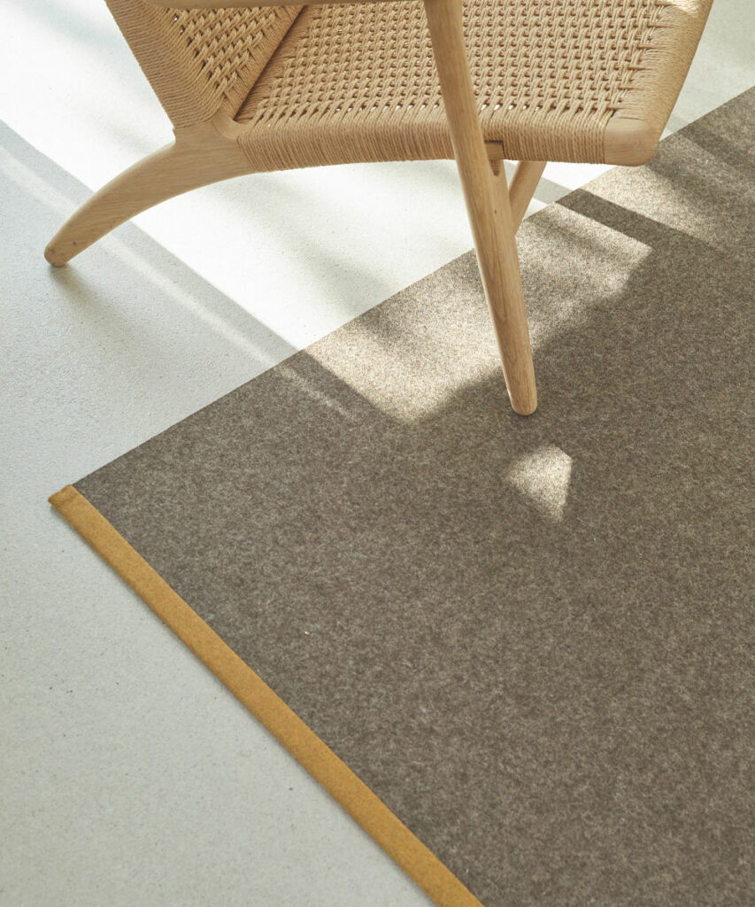 Felt-couture-7612-995-D2,-gulteppe-fra-Jab