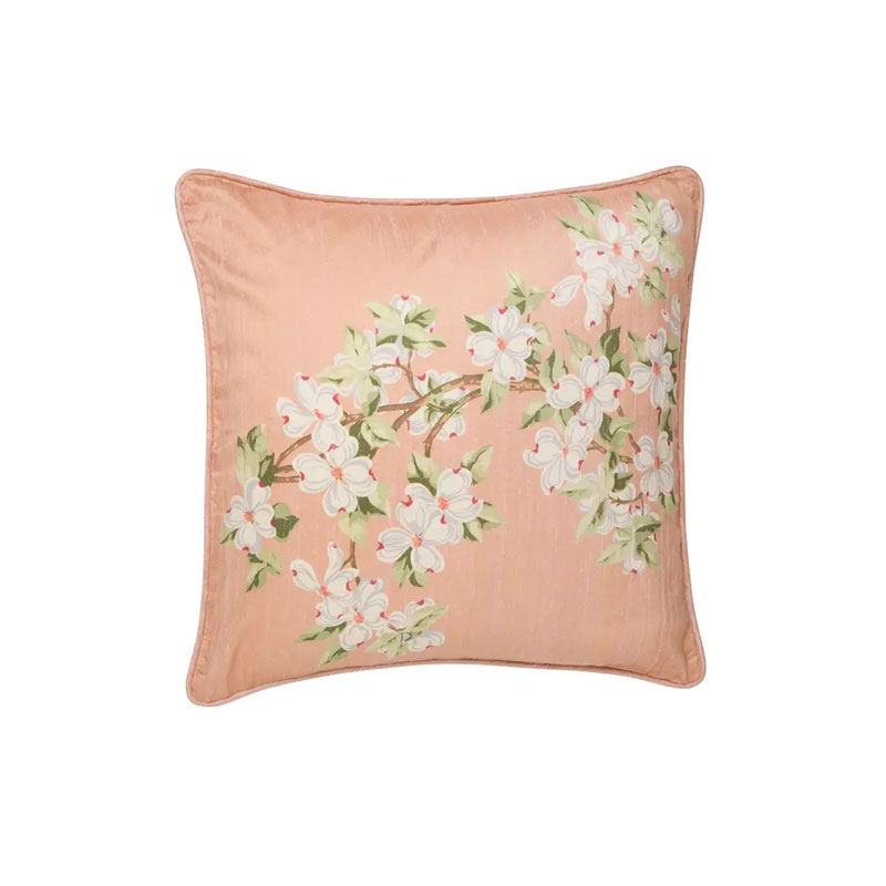 Rosa silkepute med blomstermotiv i hvit og litt grønt fra bytimo