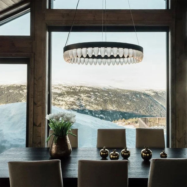 Krystallkongle taklampe Ø.80 cm fra hadeland glassverk med totalt 44 kongler.