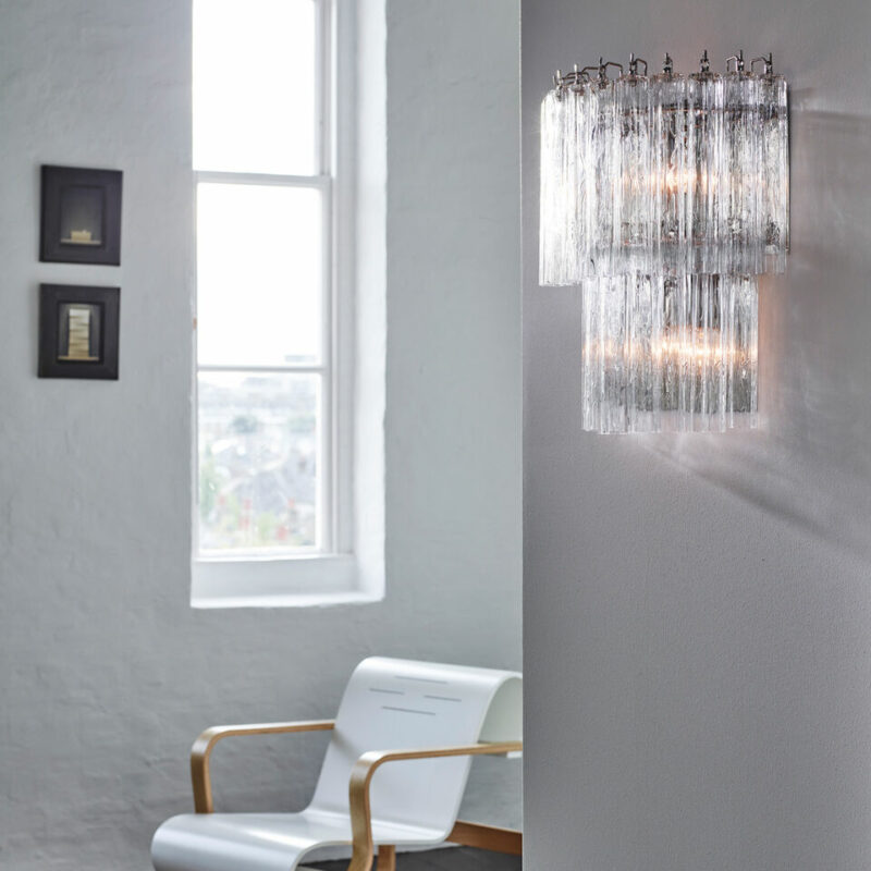 Miljøbilde av vegglampe med krystallsylindere