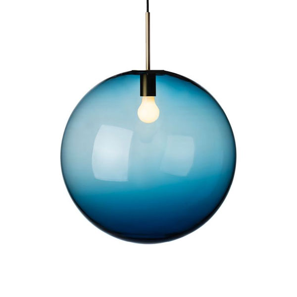 Arkivlampe 4014 500 mm i stålblå fra Hadeland glassverk med messing oppheng.