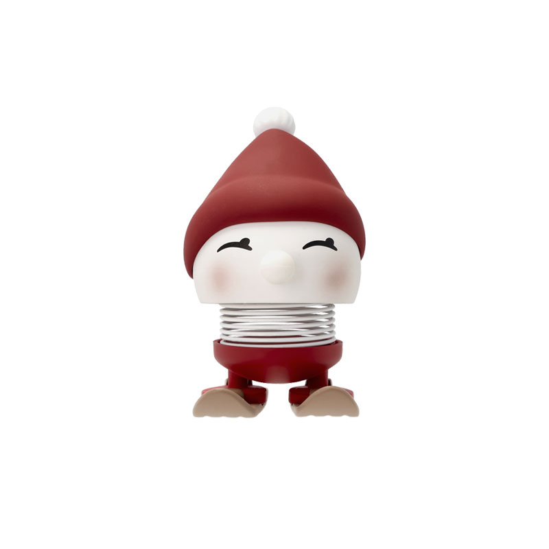 Hoptimist skiløper med rød lue