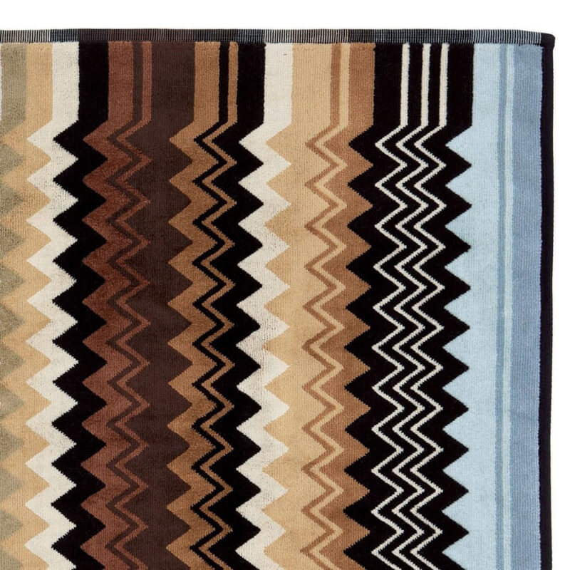 Missoni badematte i sikk sakk mønster varme bruntoner med litt lyseblått i