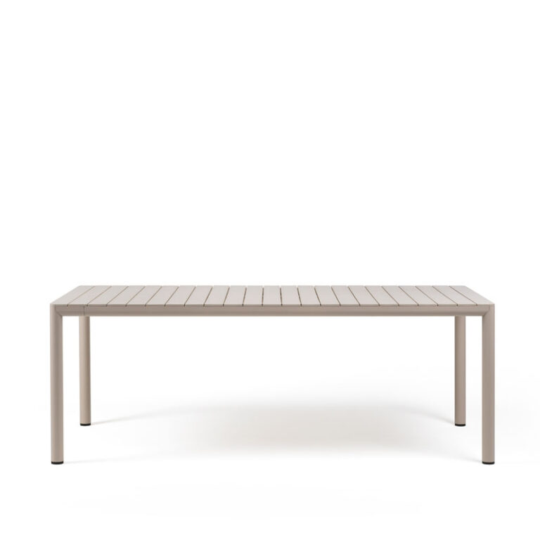 Tevere 210 i farge Corda spisebord fra Nardi er et uttrekkbart utendørsbord. Fås hos Et hjem
