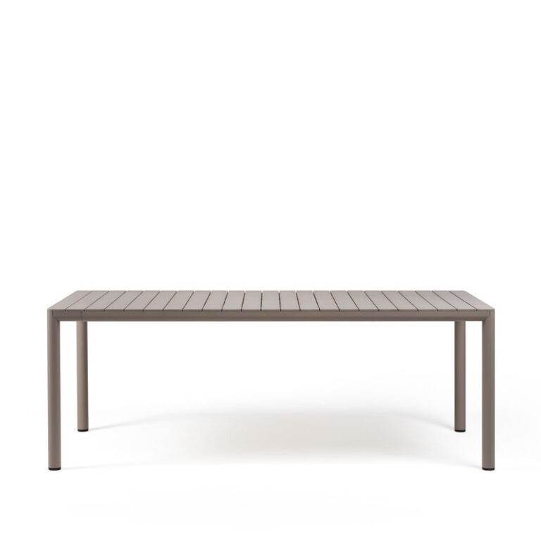Tevere 210 i farge tortora spisebord fra Nardi er et uttrekkbart utendørsbord. Fås hos Et hjem