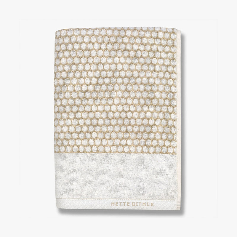 Håndkle beige dotter 50x100 fra Mette Ditmer Et Hjem baderomsartikkel