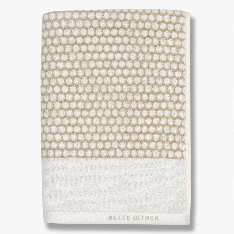 Håndkle beige dotter 70x140 og 50x100 fra Mette Ditmer Et Hjem baderomsartikkel