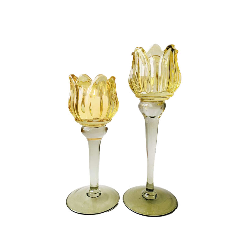 Lysestake formet som en tulipan i rosa fra trend design