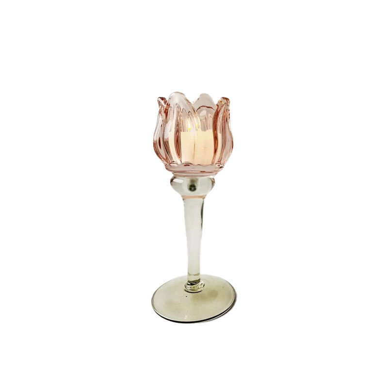 Lysestake formet som en tulipan i rosa fra trend design
