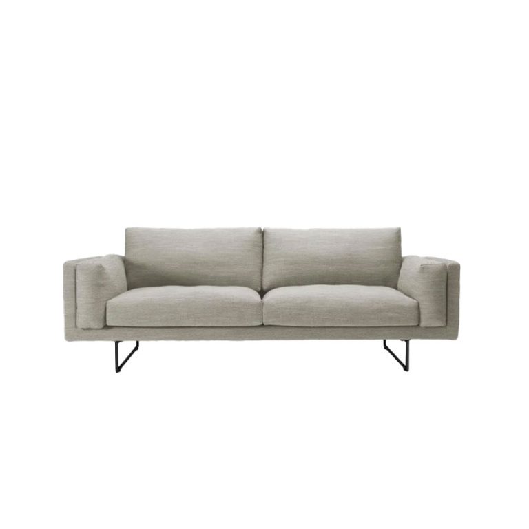 altero A 2,5-seter sofa i beige med sorte metallben fra ire møbler
