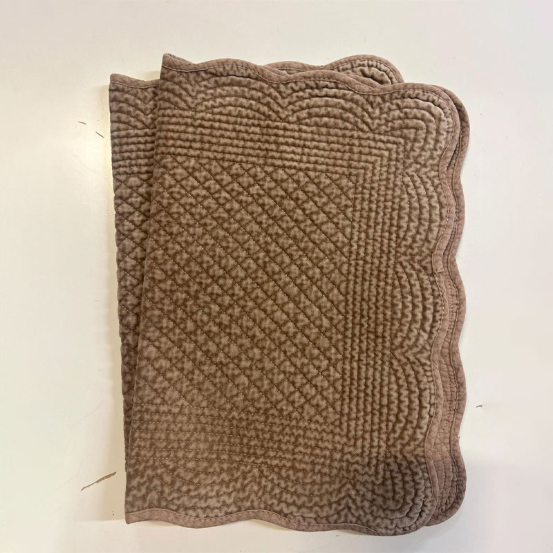 Spisebrikke i velur i mørk beige fra Anouska