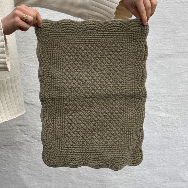 velur spisebrikker i lysere grønn fra Anouska