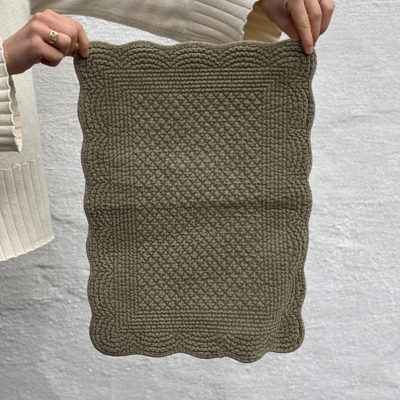 velur spisebrikker i lysere grønn fra Anouska