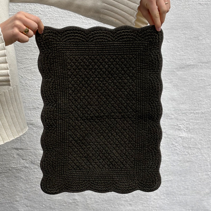 velur spisebrikker i mørk grønn