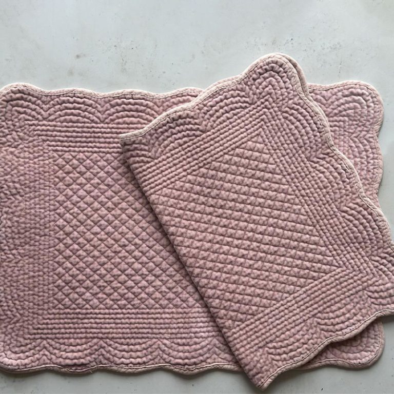 Spisebrikke i velur i dus rosa fra Anouska