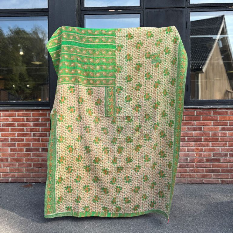 Vintage pledd i farger som grønt, brunt og litt rødt fra Anouska