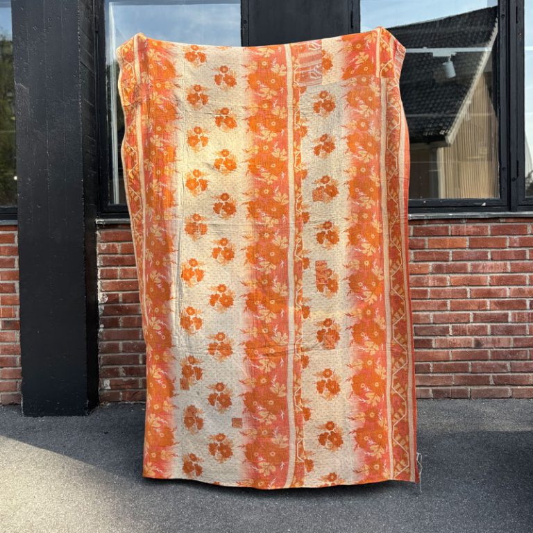 Vintage pledd i farger som oransje, rødt og gull fra Anouska
