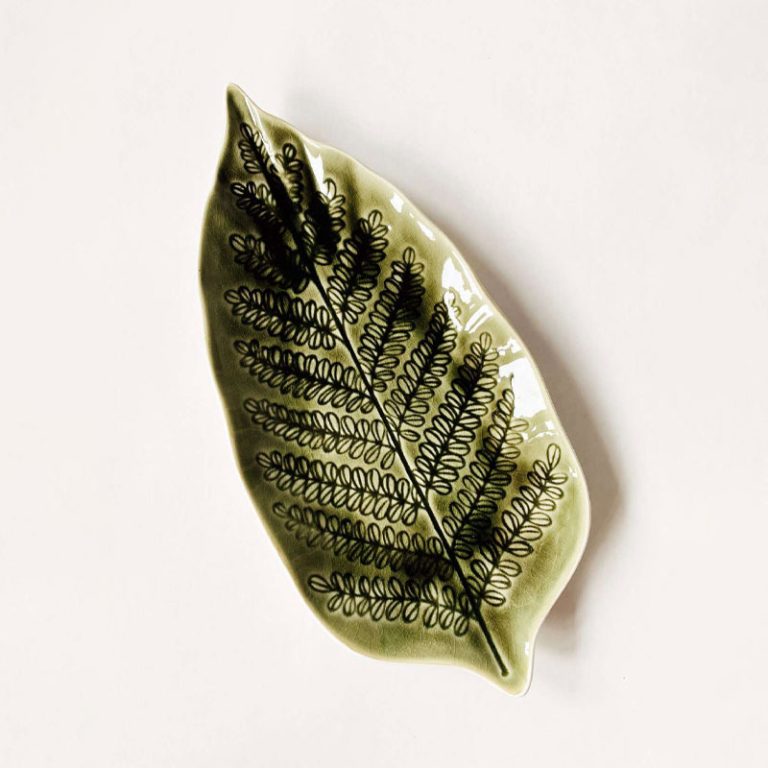 Fauna fat formet som et grønt blad med målene 34x16 cm fra trend design