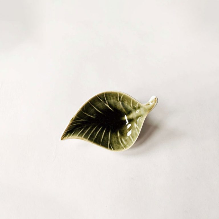 Fauna skål formet som et grønt blad med målene 11x6 cm fra trend design
