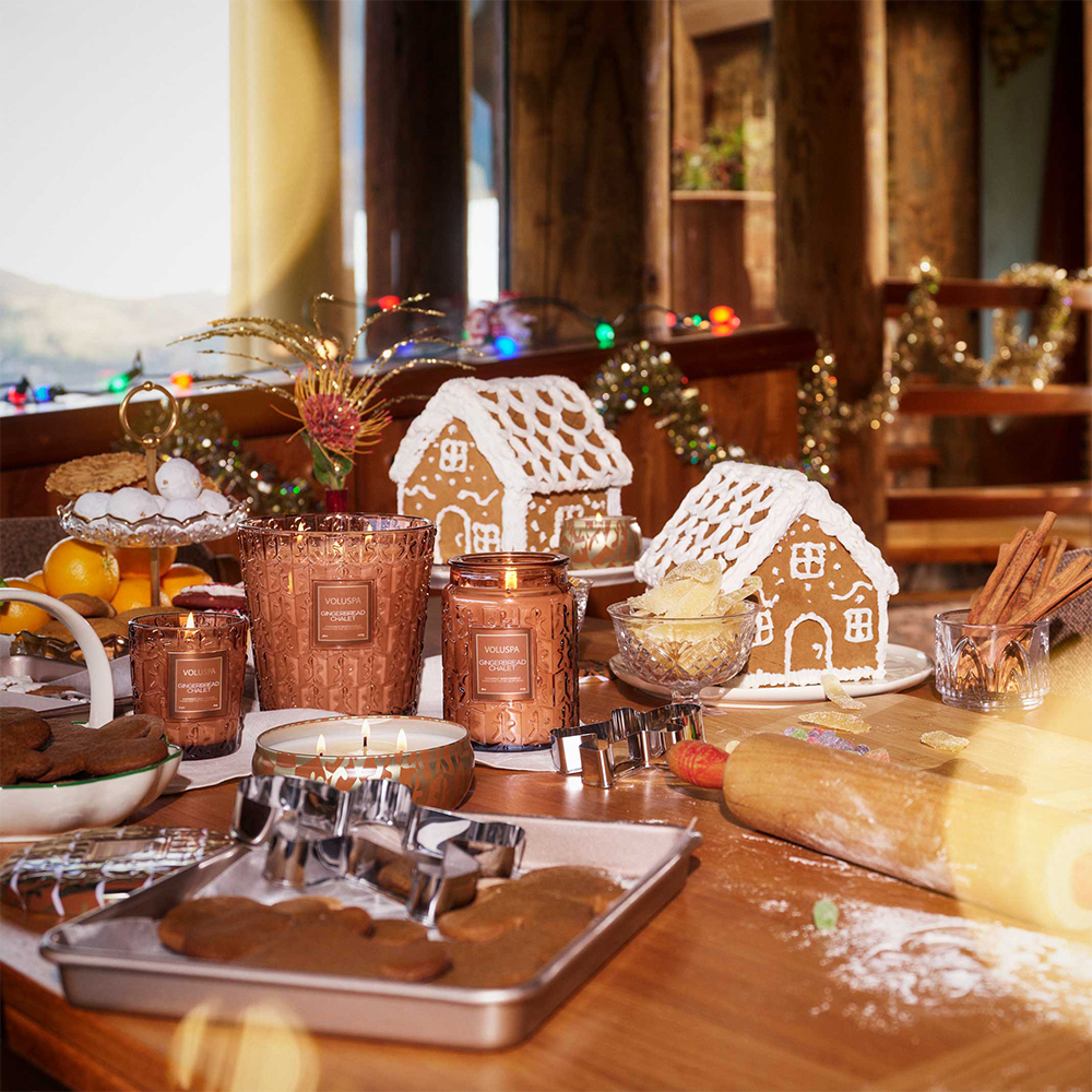 Gingerbread Chalet_duftlys_voluspa-et hjem-jul-juleprodukter-miljøbilde