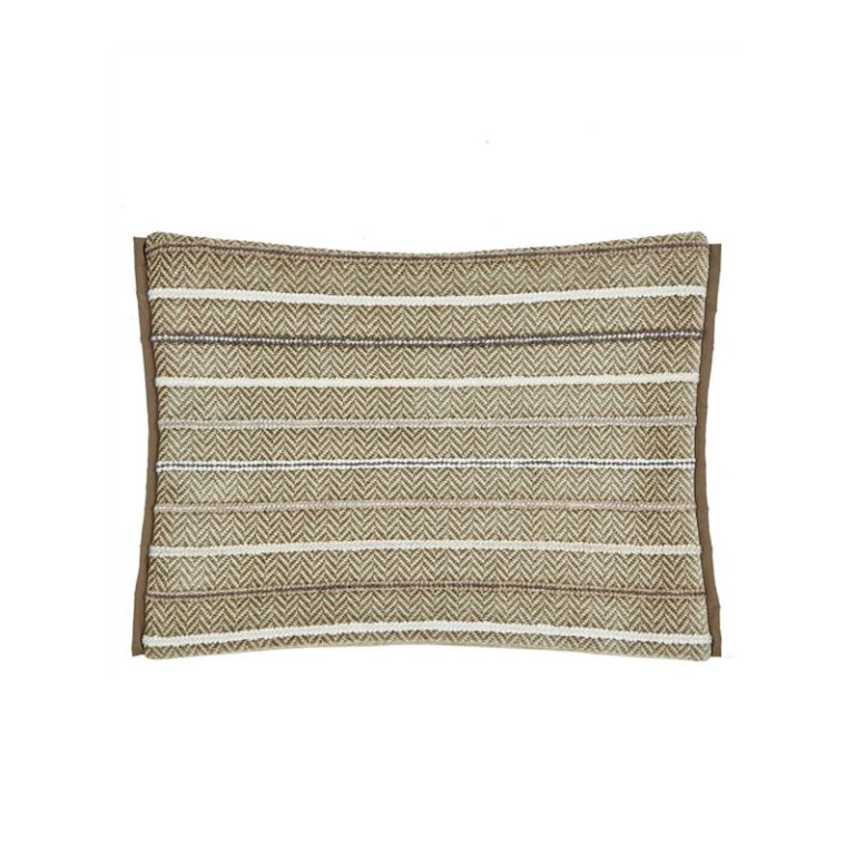 porthminster chalk pyntepute fra designers guild I chenille og fiskebensmønster