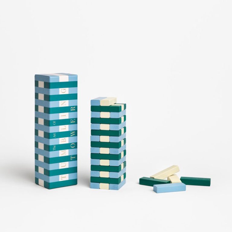 stabletårnspill i fine blåtoner inspirert av Jenga fra printworks