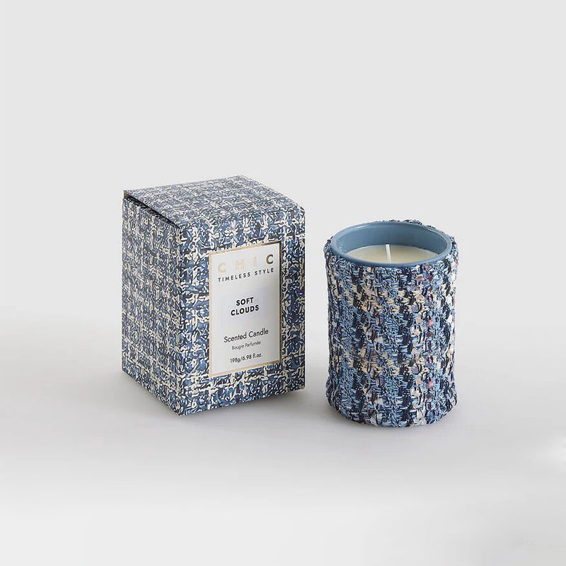 Boucle duftlys med duften soft clouds fra edg