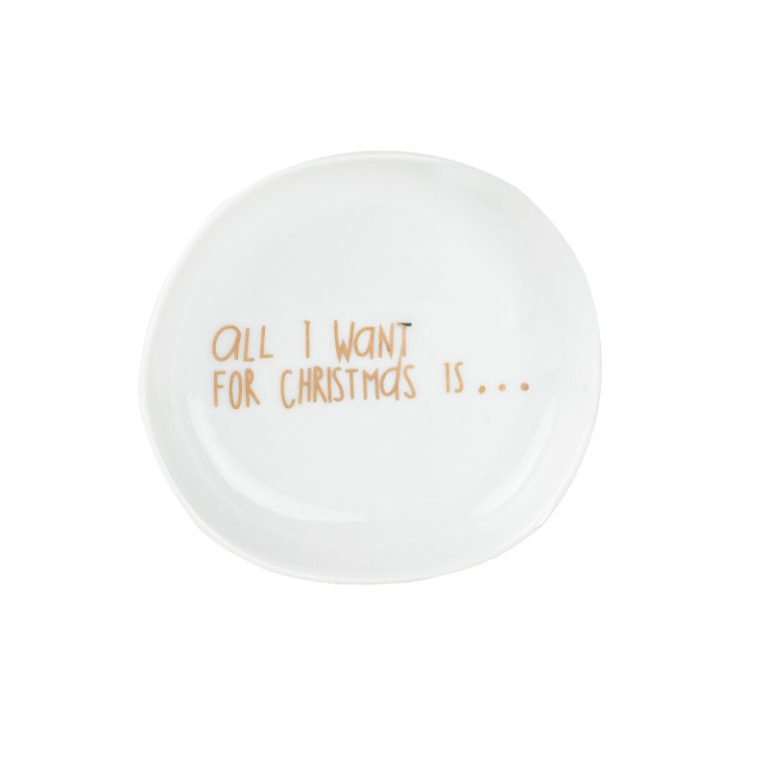 lite porselensfat med teksten "all i want for Christmas" I gull fra reder