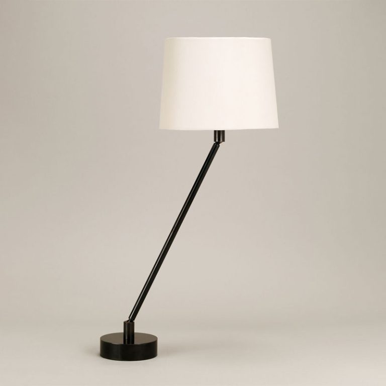pisa bordlampe med lys linskjerm fra vaughan design