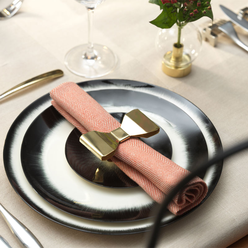 bowie serviettringer i messing formet som sløyfer fra klong