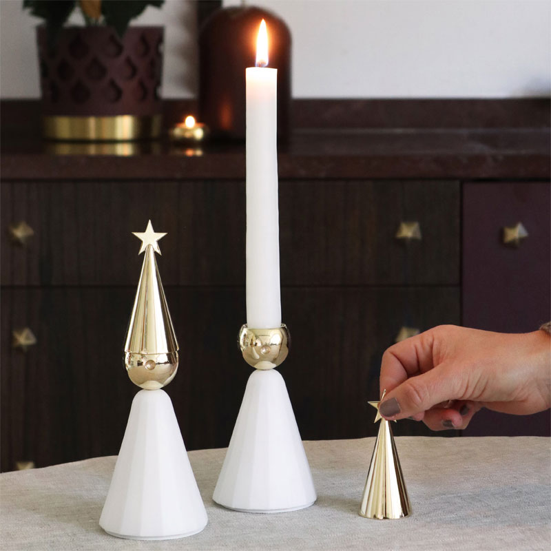 soprano lysholder med lyssklukker i hvitt og messing fra klong