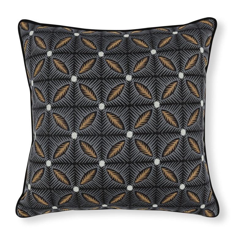 Effie 50×50 Pute i Midnight fra Romo