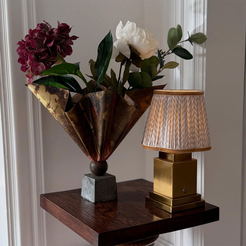 Athena lampefot i messing fra Von Norten