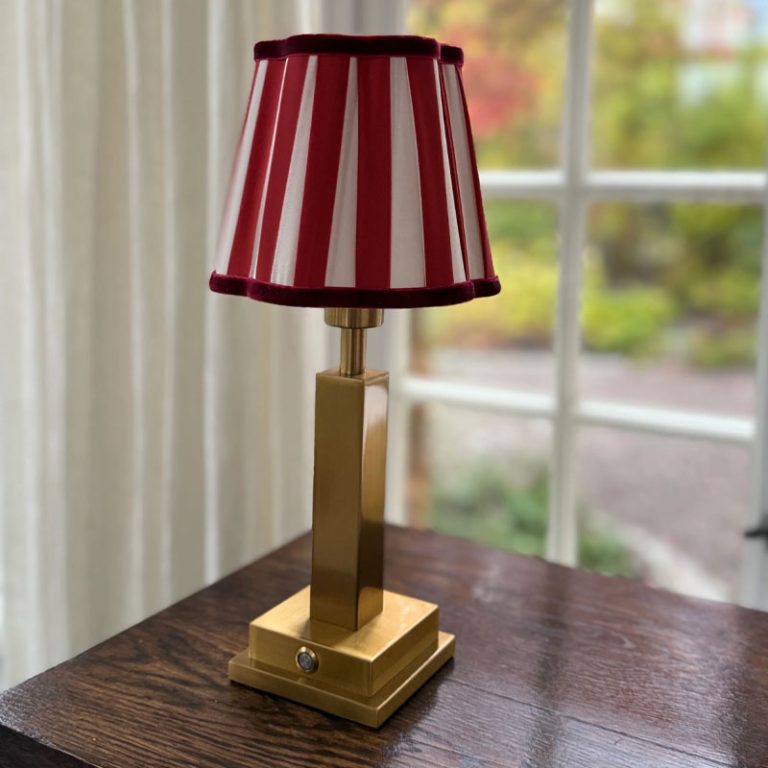 Athena slim messing lampefot fra Von Norten